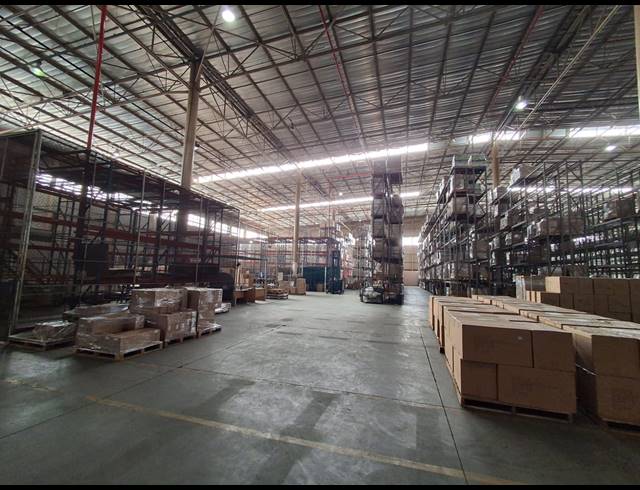 8,558M² WAREHOUSE TO LET IN DENVER